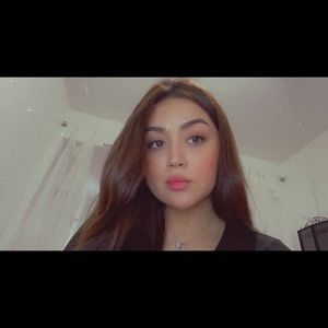 Meet your Posher, Alicia